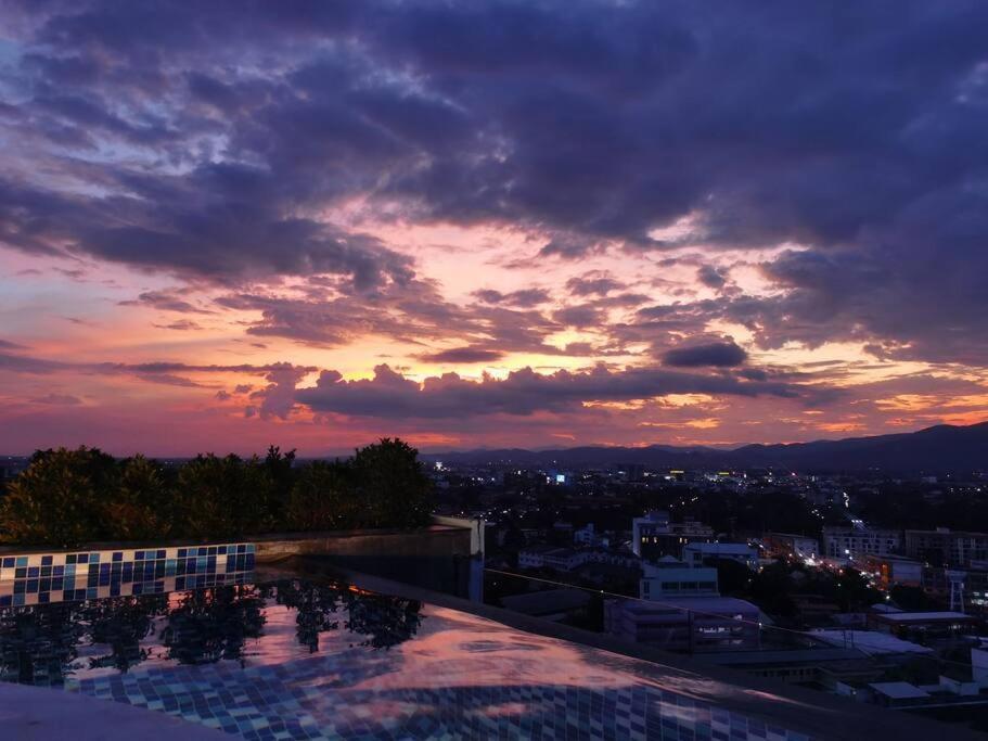 Modern Style Room With Sky Pool 古城边天际泳池公寓 Chiang Mai Ngoại thất bức ảnh
