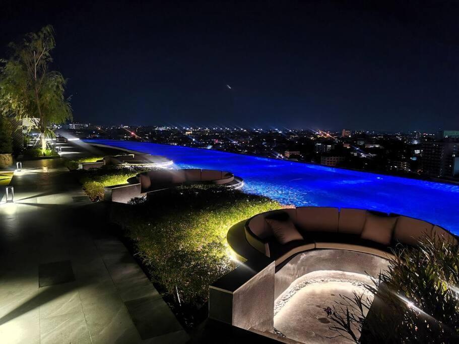 Modern Style Room With Sky Pool 古城边天际泳池公寓 Chiang Mai Ngoại thất bức ảnh