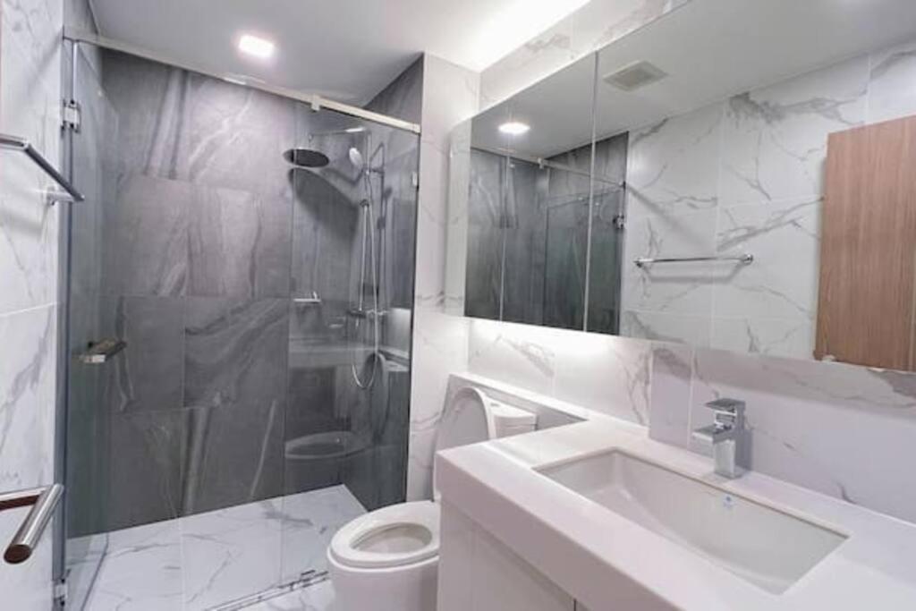 Modern Style Room With Sky Pool 古城边天际泳池公寓 Chiang Mai Ngoại thất bức ảnh