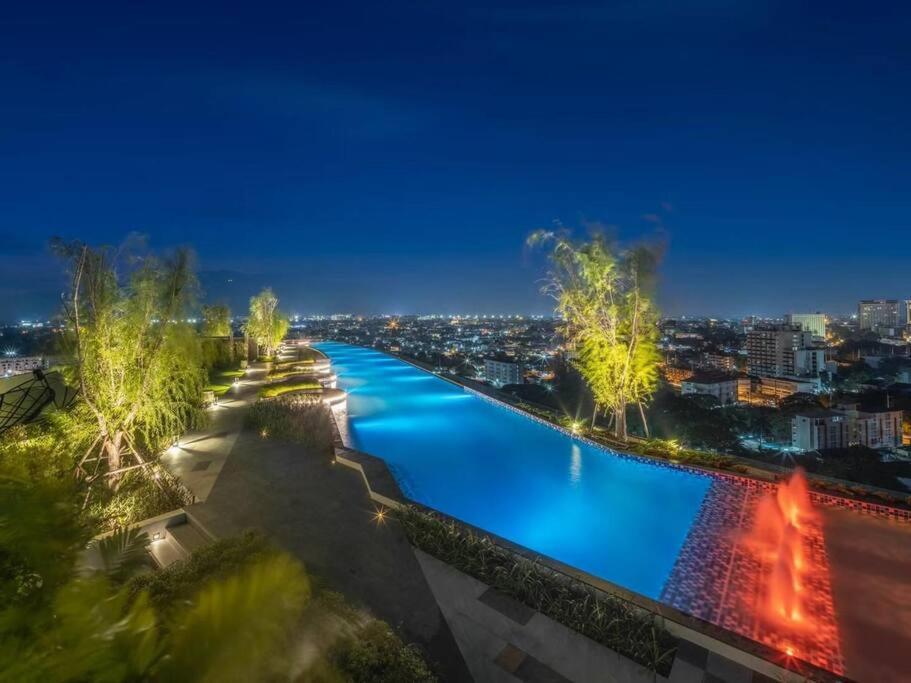 Modern Style Room With Sky Pool 古城边天际泳池公寓 Chiang Mai Ngoại thất bức ảnh