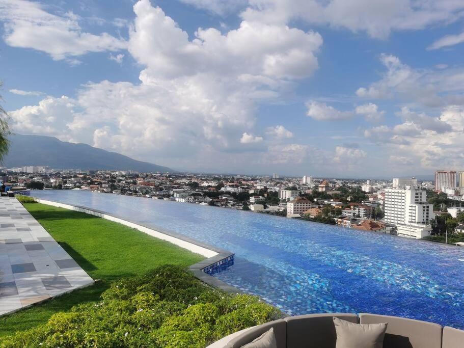 Modern Style Room With Sky Pool 古城边天际泳池公寓 Chiang Mai Ngoại thất bức ảnh