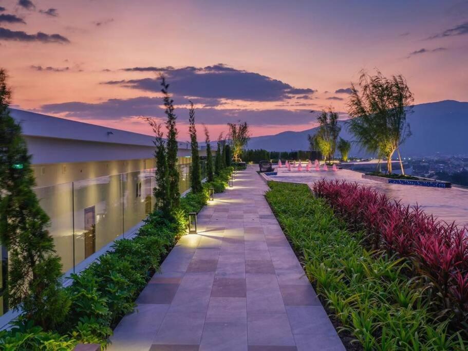 Modern Style Room With Sky Pool 古城边天际泳池公寓 Chiang Mai Ngoại thất bức ảnh