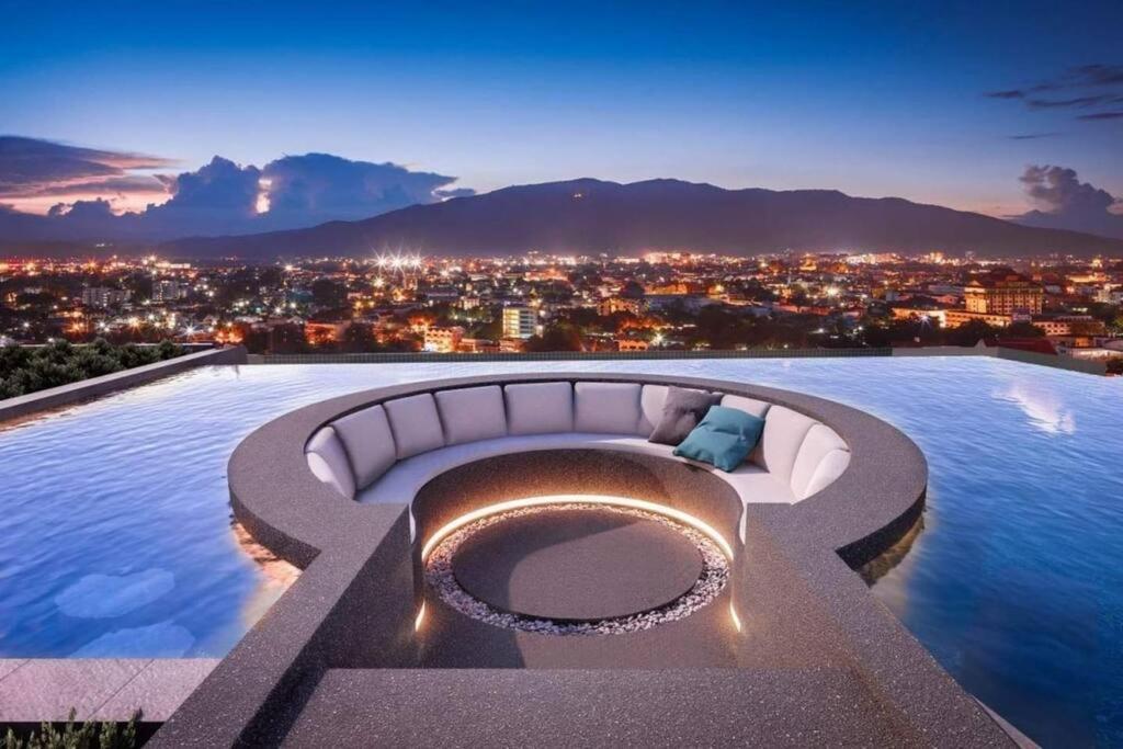 Modern Style Room With Sky Pool 古城边天际泳池公寓 Chiang Mai Ngoại thất bức ảnh